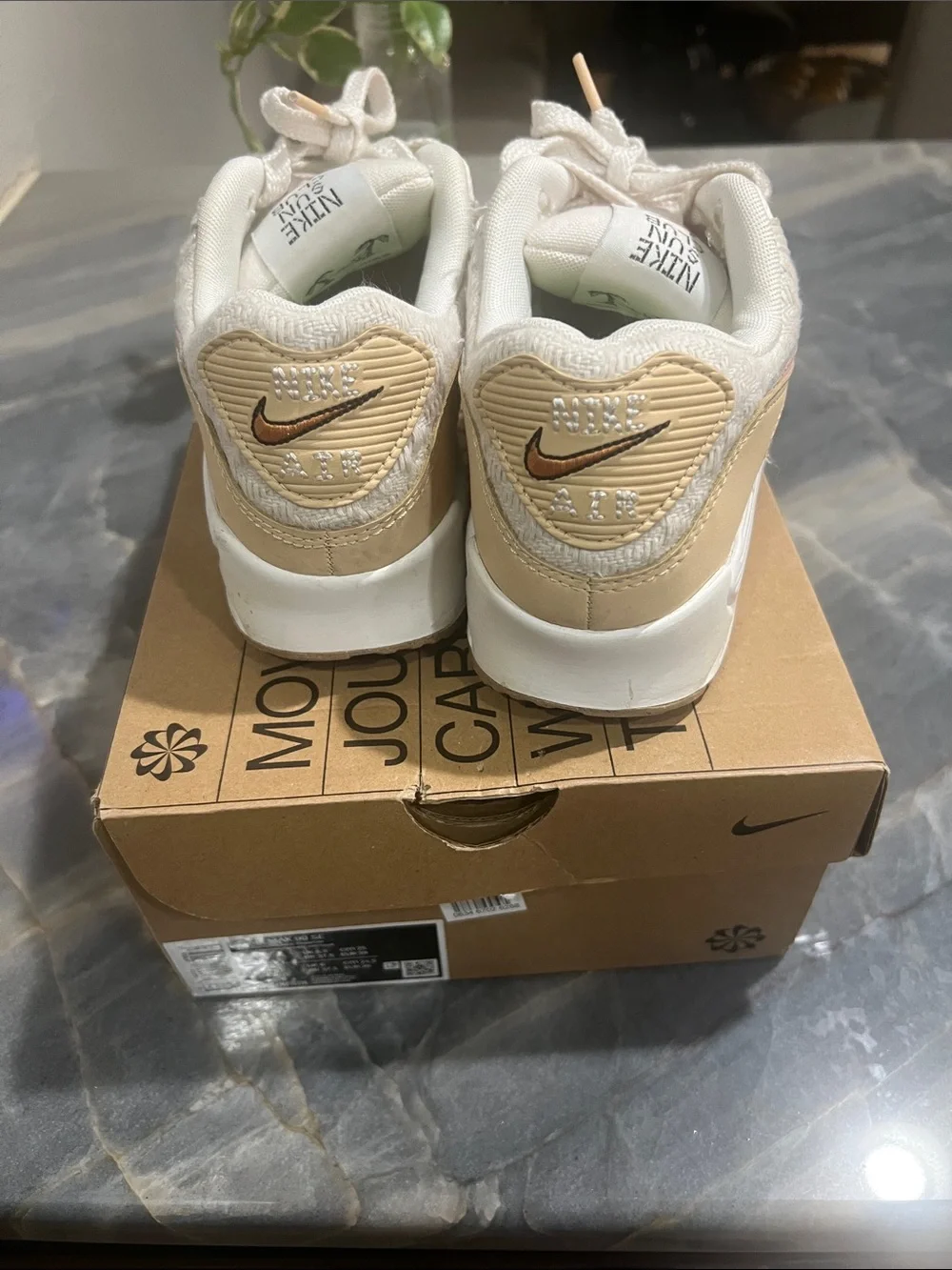Nike Wimens Air Max 90 SE Cream White Pink Casual Sneakers